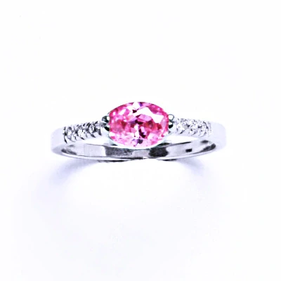 Stříbrný prsten čiré zirkony a pink zirkon  - VR237